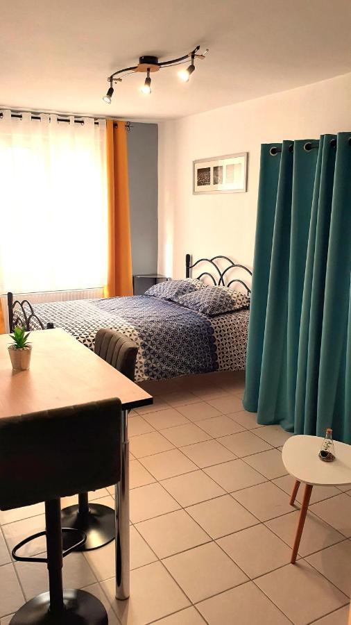 Charmant Studio En Plein Centre Avec Parking Saint-Omer  Kültér fotó