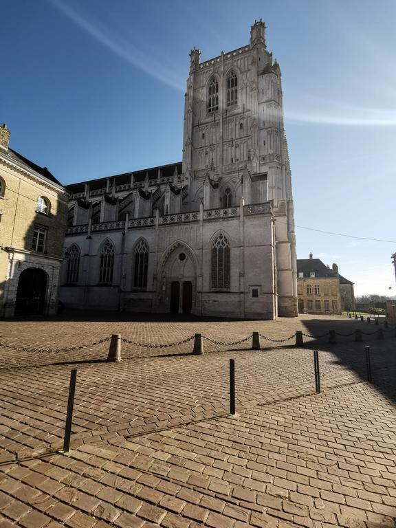 Charmant Studio En Plein Centre Avec Parking Saint-Omer  Kültér fotó